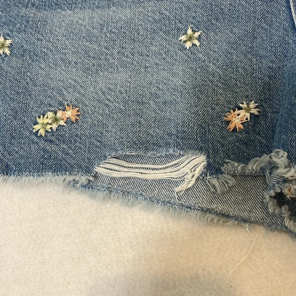 American Eagle AE Jean Shorts Distressed Flower Embroidery Women Juniors Size 0 - Picture 4 of 16